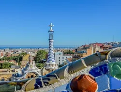 Park Güell & Sagrada Familia: Entry + Chinese, Japanese, Korean or English Guide